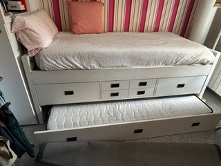 Habitación individual cama nido + escritorio
