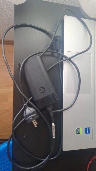 Portátil HP Intel i7, Nvidia RTX con ratón y cable
