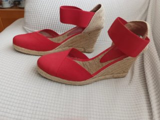 Alpargatas cuña Cortefiel rojo talla 41