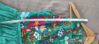 Vestido largo verde bordado floral