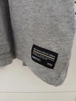 Camiseta gris Nike. Talla M