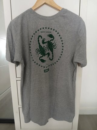 Camiseta gris Nike. Talla M
