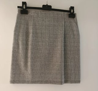 Falda de cuadros gris y blanco