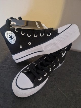 Zapatillas Converse Negras. Nuevas a estrenar.