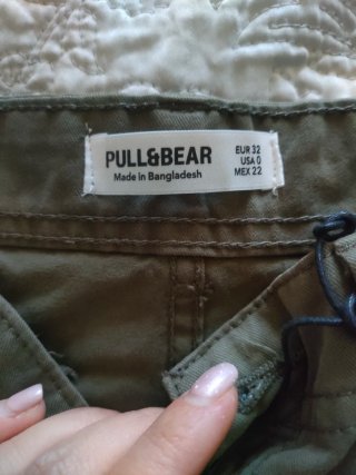 Pantalones cargo Pull&Bear verde militar T. 32