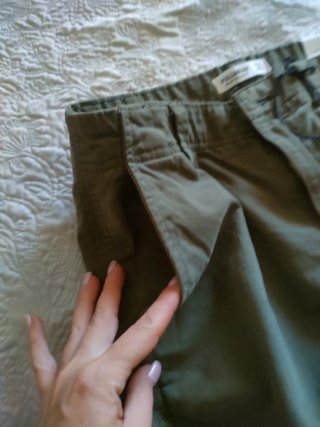 Pantalones cargo Pull&Bear verde militar T. 32