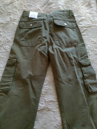 Pantalones cargo Pull&Bear verde militar T. 32