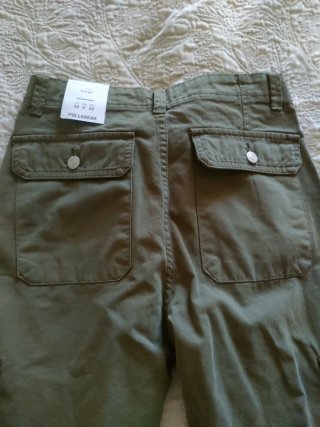 Pantalones cargo Pull&Bear verde militar T. 32
