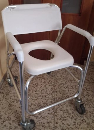 Silla de ducha para mayores con ruedas