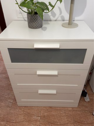Cómoda blanca con 3 cajones y cristal