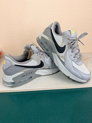 Nike Air Max grises y amarillas