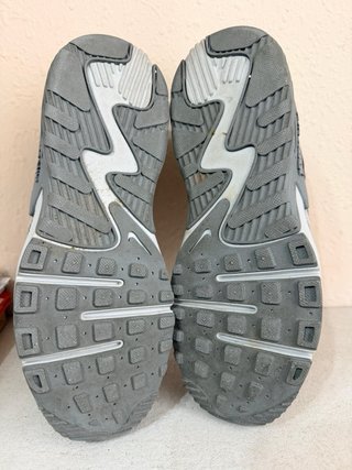 Nike Air Max grises y amarillas