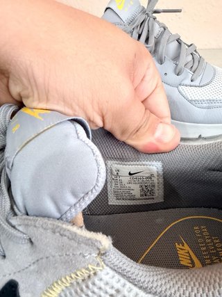 Nike Air Max grises y amarillas