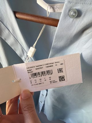 Camisa Hugo Boss cuello bebé azul sin estrenar.