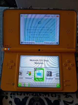 Nintendo DSi XL Giallo