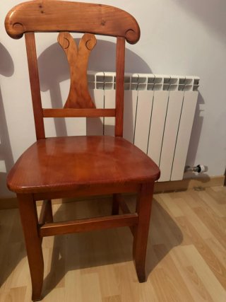 Juego de 4 sillas de madera
