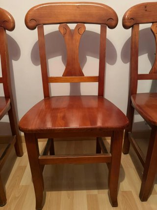 Juego de 4 sillas de madera