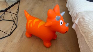 Dinosaurio saltarín hinchable Ludi