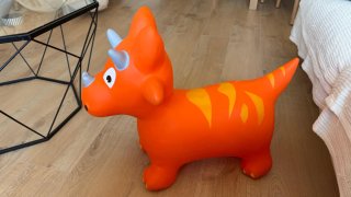 Dinosaurio saltarín hinchable Ludi