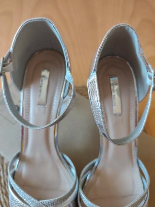 Zapatos de tacón plateados talla 39