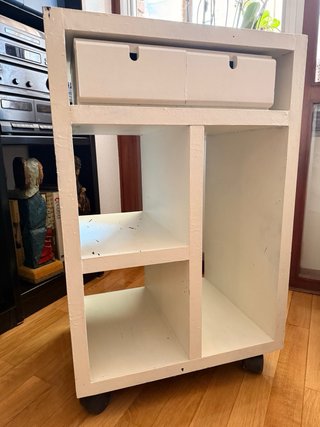 Mueble auxiliar blanco con ruedas