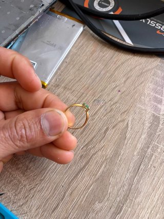 Anello in oro 18k con smeraldo