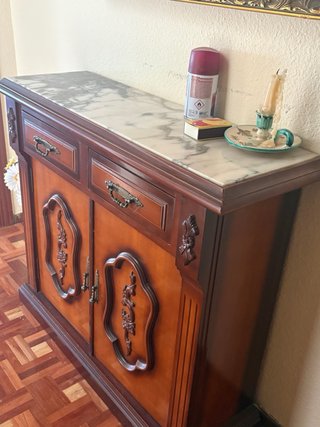 Mueble de entrada elegante de mármol y madera