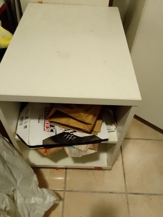 Mueble blanco con ruedas