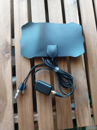 Antena TV con amplificador de señal