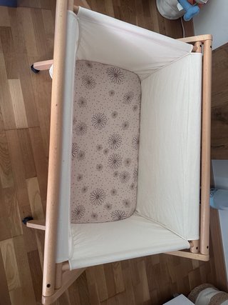 Minicuna madera tijera con ruedas