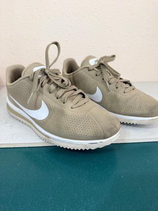 Nike Cortez Beige y Blanco