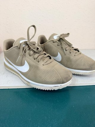 Nike Cortez Beige y Blanco