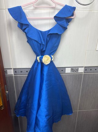 Vestido adolescente azul eléctrico con volantes