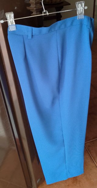 Pantalón mujer azul con abertura lateral, clásico