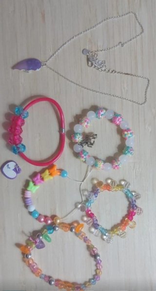 Gioielli per bambini: collana e braccialetti