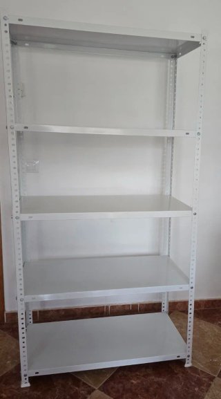 Estantería metálica blanca