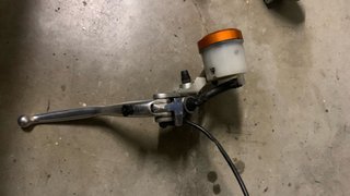 Frenos Brembo KTM Superduke 990 con la maneta