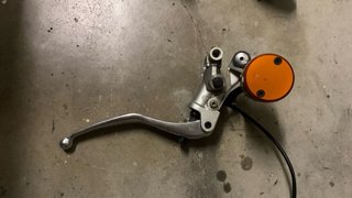 Frenos Brembo KTM Superduke 990 con la maneta