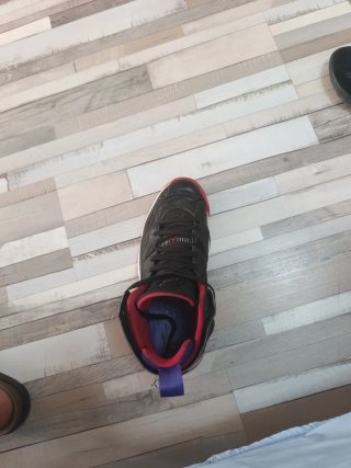 Zapatillas Jordan Negras y Rojas