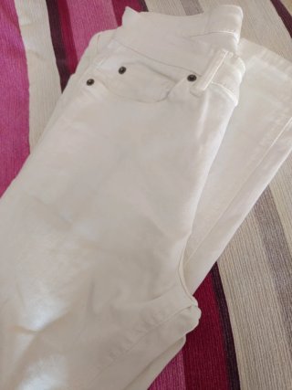 Pantalones pitillo Pull&Bear blancos