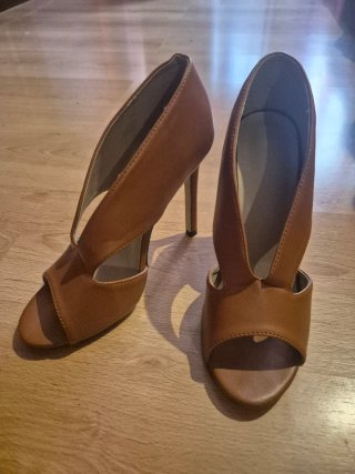 Zapatos de tacón marrones talla 40