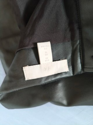 Falda cuero H&M negra