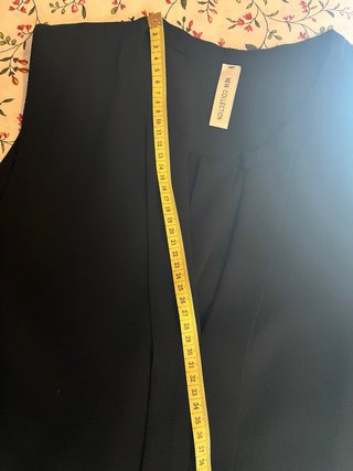 Top nero smanicato fluido