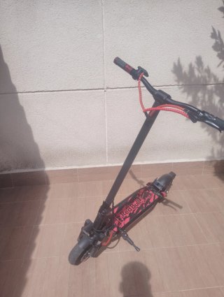 Patinete Eléctrico Red Bull
