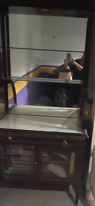 Vitrina de espejo con cajón central