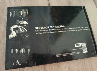 Libro+ CD Héroes del Silencio Senderos de Traición