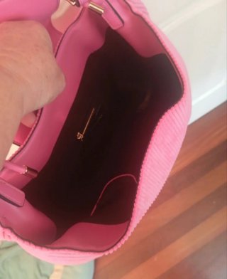 Hoy +rebajado  Bolso rosa Lola Casademunt + Visera