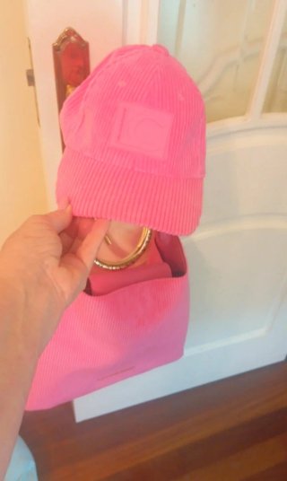 Hoy +rebajado  Bolso rosa Lola Casademunt + Visera