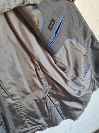 Traje gris Massimo Dutti, algo desgastado Talla L