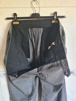Traje gris Massimo Dutti, algo desgastado Talla L